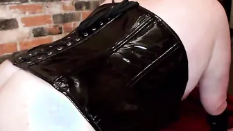 Oinking Sub Gigi getting anal jizzed after stretching her booty