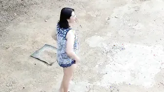 Fiance answer delivery man without leggings