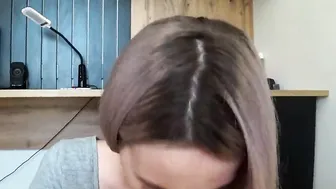 Adorable women blows dudes dick and ride him - Bellamurr