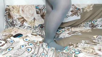Older Mommy inside Pants
