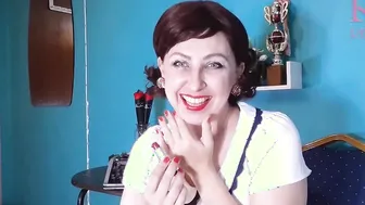 Red lipstick making out pose by Regina Noir.
