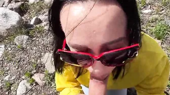 Tourists decided to make a oral sex inside nature