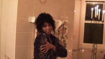 Sexual Soapy Bathtub Flexing Hot Muscles by Pornstar babe
