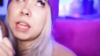 Colombian blonde give her bf a oral sex while smoking for the fans
