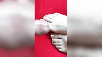 babe cum on my GFs toes
