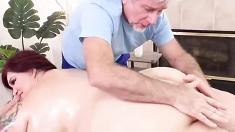 Hefty Monique Lustly Sucks The Masseur As Her Massages Her