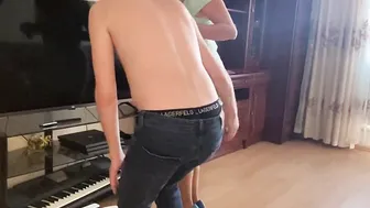 Thick butt Beauty stepmom blows like a vacuum cleaner and wants cock inside all her all holes