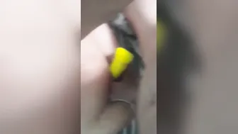 El vibrator en su coño y mi pene en su ano