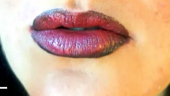 Ebony Lipliner is so Hottie