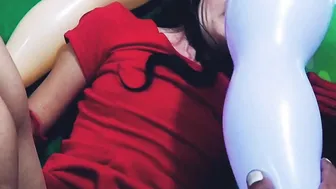 Beauty Milf Uses Balloon To Make Gigantic Rough Dick