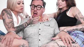 Banging Family - Jessy Jones Nails the Booty of his Step Sisters into a Three-Way