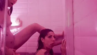 mom AND STEP DAUGHTER HAVING SEX INTO THE SHOWER INSIDE FRONT OF ME