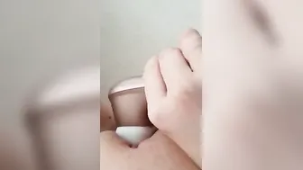 Kiwi sluts using toy expert to cum