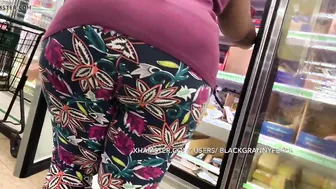 Candid African Grandmother Butt