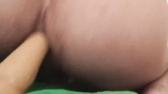 I masturbate anal with cum into my anus