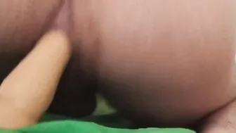 I masturbate anal with cum into my anus