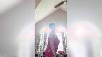 Supreme cougar takes it all off