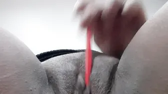 Using a pencil to rub my clitoris and cum