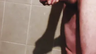 I masturbate inside the restroom while no 1 at home