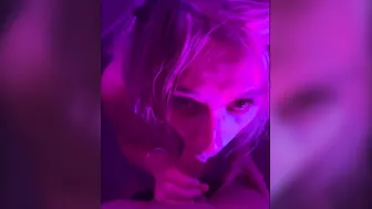 BADDIE BLOWS PENIS SO SLOPPY GET HER WIG FALLING OFF