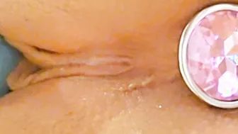 Wetrainbowwitch porn video – Groaning orgasm while plugged
