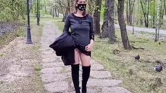 beauty bimbos inside a very short dress walks into the