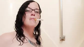 Tatted bbw MILF hands free smoking having fun with titties