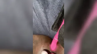 Gets my clitoris blown and my snatch whole massaged