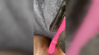 Gets my clitoris blown and my snatch whole massaged