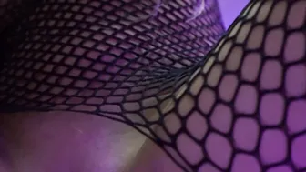 Fit Gamer Women Masturbates Inside Headphones And Mesh Bodysuit