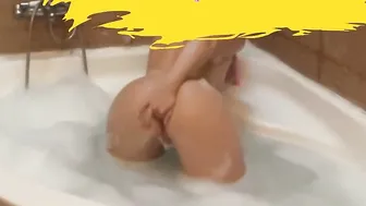 Bath Tub anal masturbation plug fit cunt with mouth