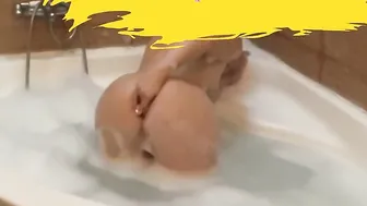 Bath Tub anal masturbation plug fit cunt with mouth
