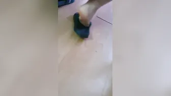 Step cougar round Butt without underwear on the floor while cleaning the floor