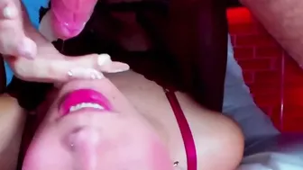 ghjucà cù e dita di u mo maritu into u culo strettu è u culo grossu inside a gonna vogliu