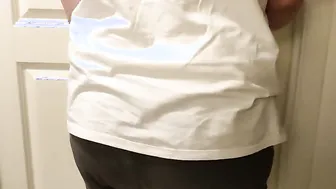 Desperate cunt with mouth has to peeing into the shower