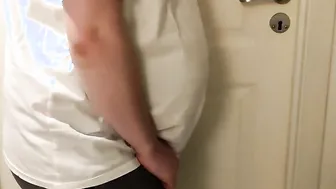 Desperate cunt with mouth has to peeing into the shower