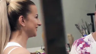 BUMSBESUCH - Huge Hooters Porn Celeb Wild Vicky Give Her Snatch To Lucky Painter - LETSDOEIT
