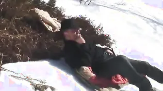 He offers his fiance to a bro to plowed her