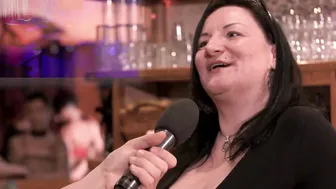 Kinky swingers fucking into groupsex
