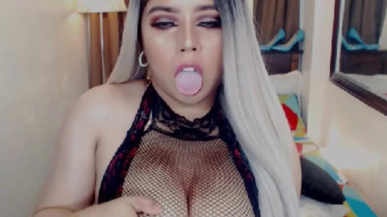 Shemale Grabs And Sucks Her Own Huge Cock