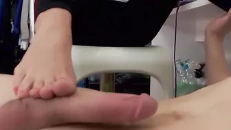 Mom Kingdom - milf Alicia Jones Give a Feet job and a Twat to Boned