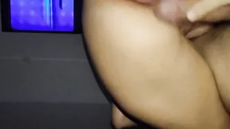mi è salita sul cazzo e si è fatta allargare le chiappe Che troia che è