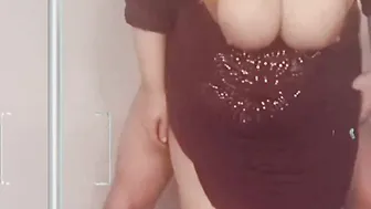 مصري ممحون ب زب كبير يطلب من مرات ابوه تحميه فالشاور فينيكها