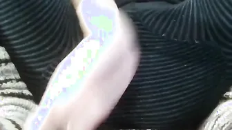 White chick inside warm winter leggings masturbating online with her
