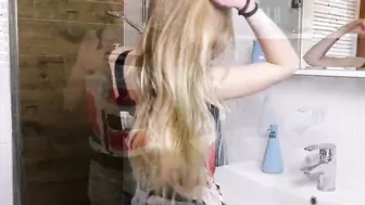 New women Irka Davalka masturbates into shower