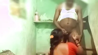 Tamil aunty cheating on uncle inside WC