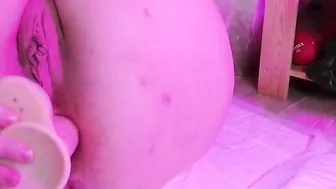 Aliens porn video – Gigantic sex toy destroys the butt
