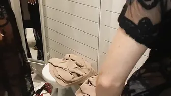 Watching a Beauty sluts inside a Fitting Room