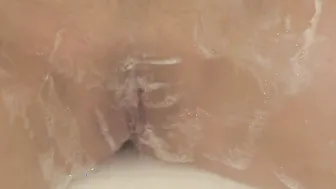 Adorable teenage Japanese Beauty makes amazingly hot pie – uncensored