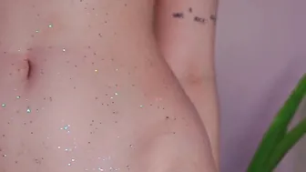 Barely Legal with a huge ass shows her nude body into
